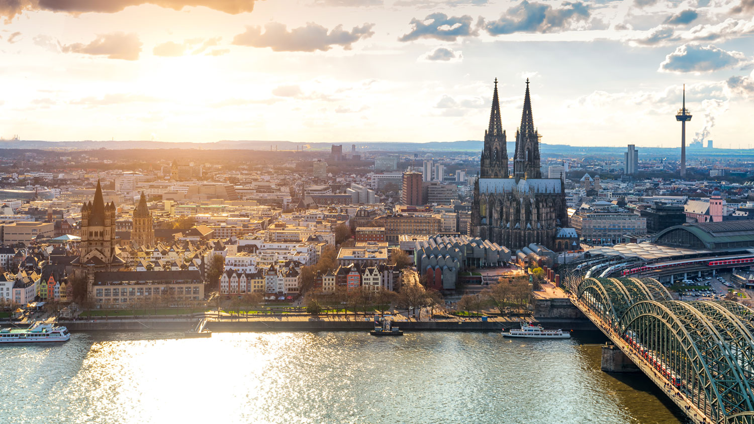 Blick auf die Skyline von Koeln